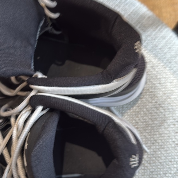 Basketball shoes - Picture 4 of 5